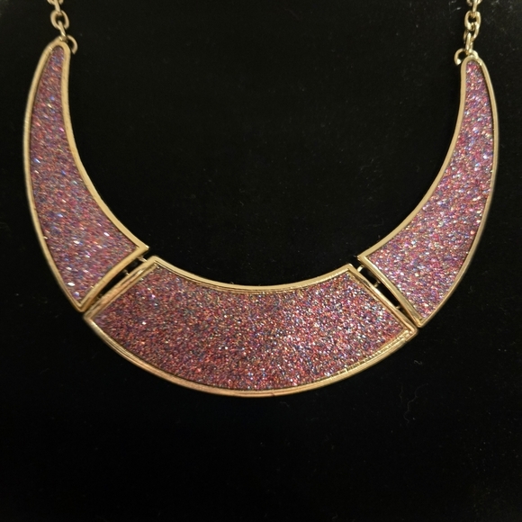 Jewelry - Elegant Pink and Gold Women's Necklace